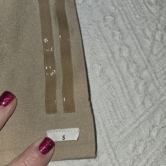 Curveez high waist shorts signature control sz small in beige/nude - Picture 6 of 7